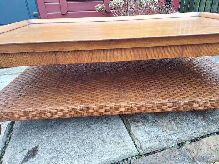 Large coffee table - good condition Dimentions: 34 inches wide, 57 inches long, 20 inches high.