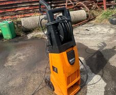 Halfords HP200 electric pressure washer