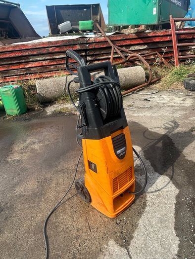 Halfords HP200 electric pressure washer
