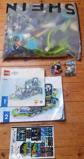 Lego City 60421: Robot World (2024) 100% Complete (NO BOX)