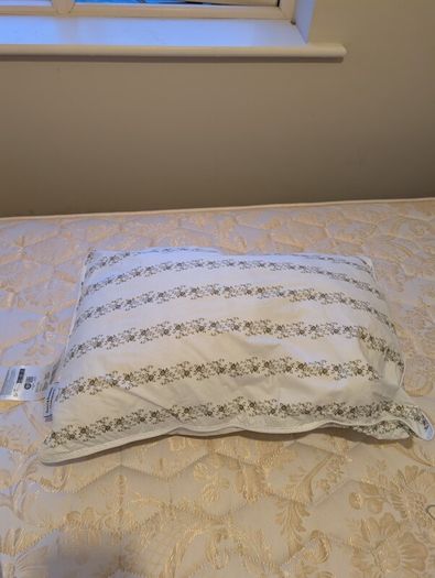 2 pillows ergonomic memory foam and fibre