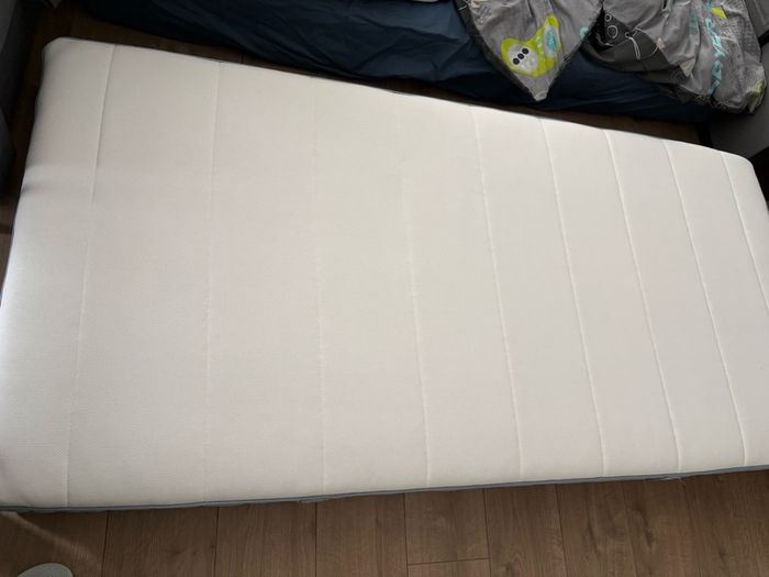 Bunk bed & 1 mattress