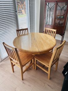 Solid Wooden Extendable Dining Table + 6 Chairs