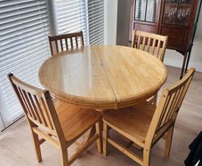 Solid Wooden Extendable Dining Table + 6 Chairs