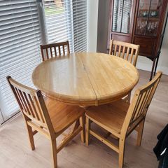 Solid Wooden Extendable Dining Table + 6 Chairs