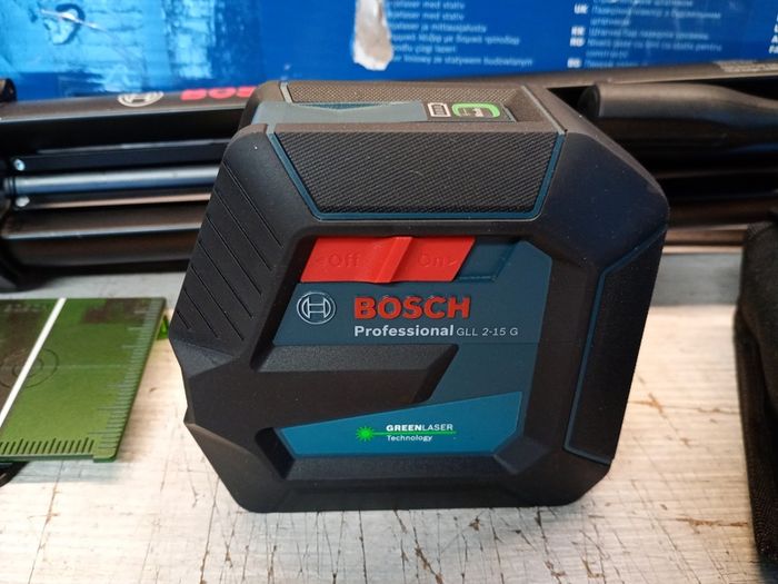 Bosch GLL 2-15 G Green Self-Levelling Cross-Line Laser with Tripod