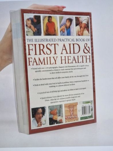 The Illustrated Practical Book of Family Health & First Aid - 2005