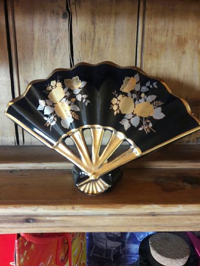 Chinese Black / gold floral decorative fan