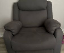 recliner couch comes as a set off the other 3 seater couch
