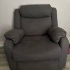 recliner couch comes as a set off the other 3 seater couch