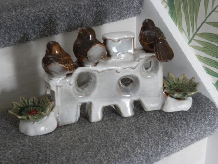 NEW Ceramic Robin Ponsettia Peace Candle Holder 12 euro