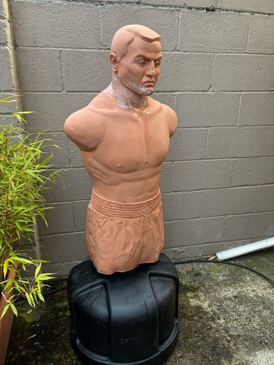 freestanding punchbag kick