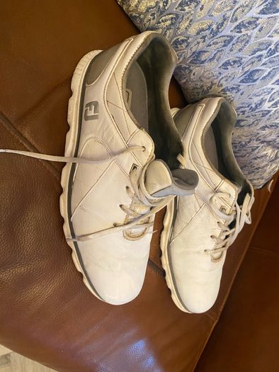 Golf shoes