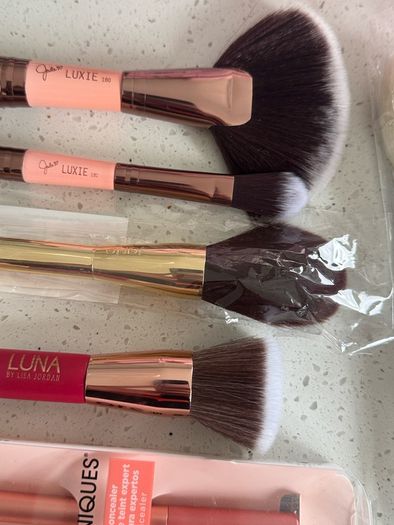 Makeup brushes new