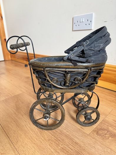 Antique type pram