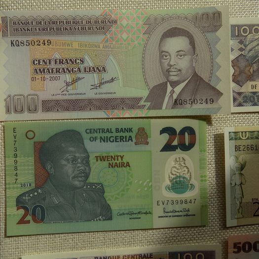 Lot of 9 Uncirculated Banknotes from Africa.Picturesque,Clean,Crisp,Bright condition.No 12.