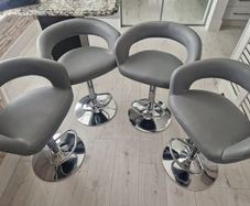 4 bar stools