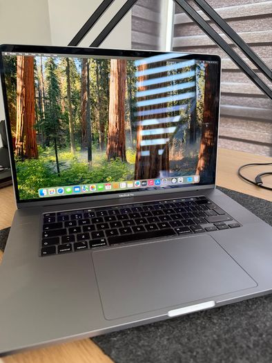 Apple MacBook Pro 16 Inch
