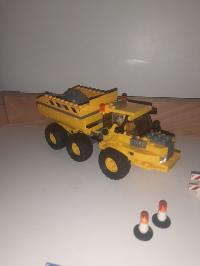 LEGO City Dump Truck (Set 7631)