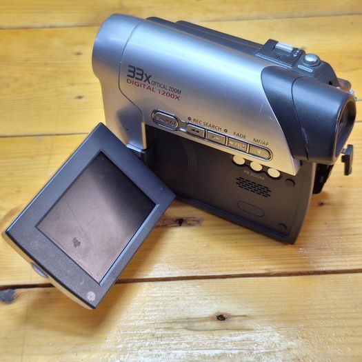 Samsung VP-D362 MiniDV Digital Camcorder