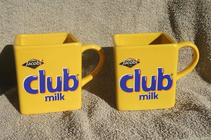 JACOBS CLUB MILK (Club Milk chocolate bar) - a pair of promotional cube shaped mugs (c.1990)
