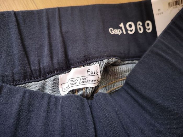 GAP Maternity jeans S/M brand new with tags