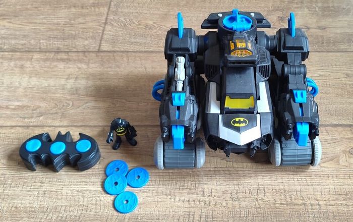 IMAGINEXT Batman  RC Transforming BatBot Robot PlaySet