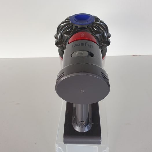 Dyson V7 total clean vacuum cleaner working
