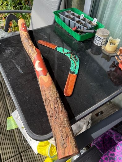 Authentic Aboriginal boomerang and didgeridoo, 88cm