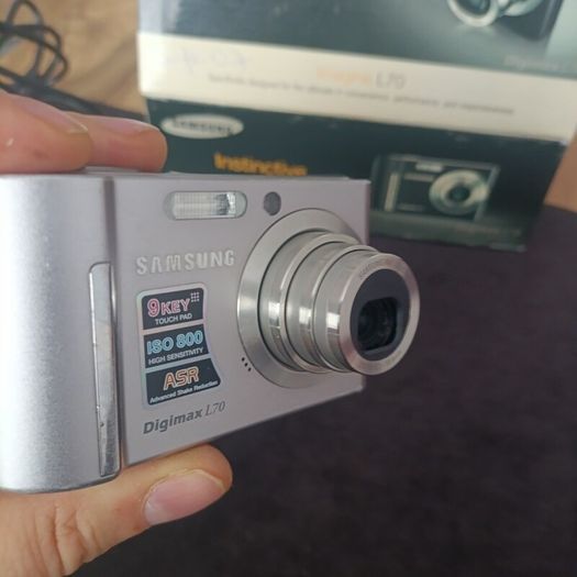 Samsung Digimax L70 7.2MP 3x Zoom Digital Camera