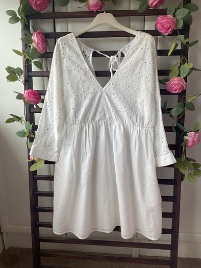 dress Zara white Broderie anglaise dress size large