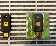 2 YubiKeys USB A