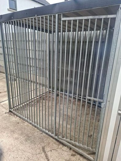 Thermal insulated dog kennel