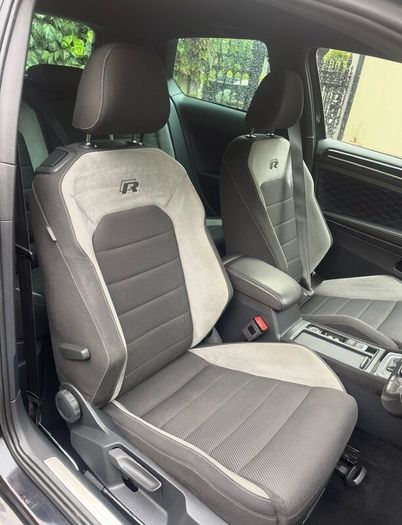 Volkswagen Golf -2 Door-Deep Black Pearl Metallic