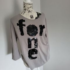 grey tee