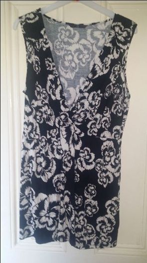 Evans Black&White top size UK16/18 EUR44/46 Postage included