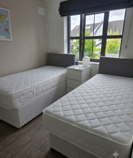 Single bed with foldable bed
