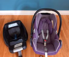 Maxi Cosy baby car seat  with Easy Fix Base