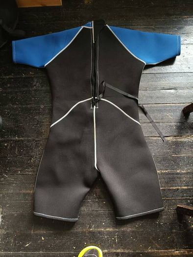 Wet suit