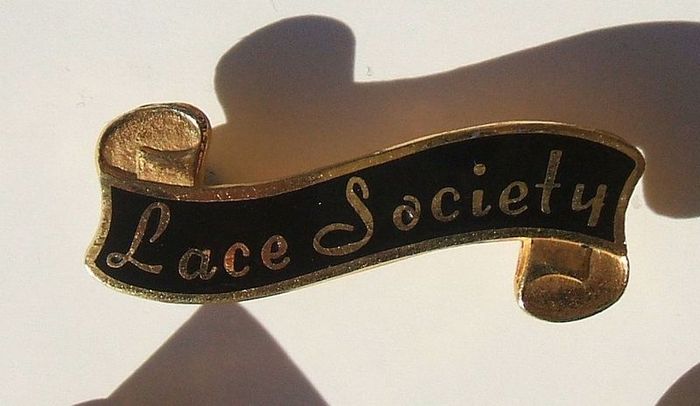 LACE SOCIETY - member's brooch badge (1970's / 1980's)