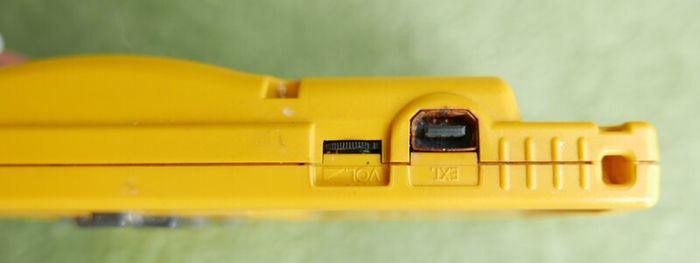 Nintendo Game Boy Color - Yellow , works well (for sale without the game)