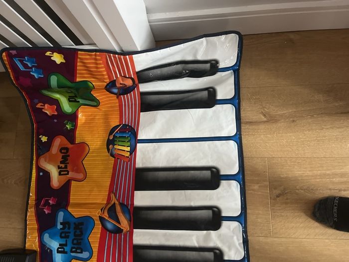 Gigantic keyboard playmat music works perfectly