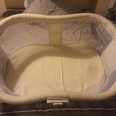 Halo swivel bassinet