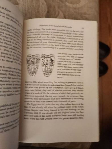 Gods, Graves,& Scholars. By C.w.ceram. The Story Of Archeology. With 49 Photos And 72 Drawings.  Hardback 1954. With Dustjacket In Good Condition.