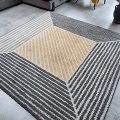 Large Geometric Shaggy / High Pile Rug