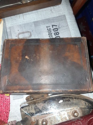 Rare 3 Antique Barber Cut Throat Razors in Case with 3 Razors, Postage Available on all my Items or Collection