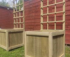 Planter with Trellis