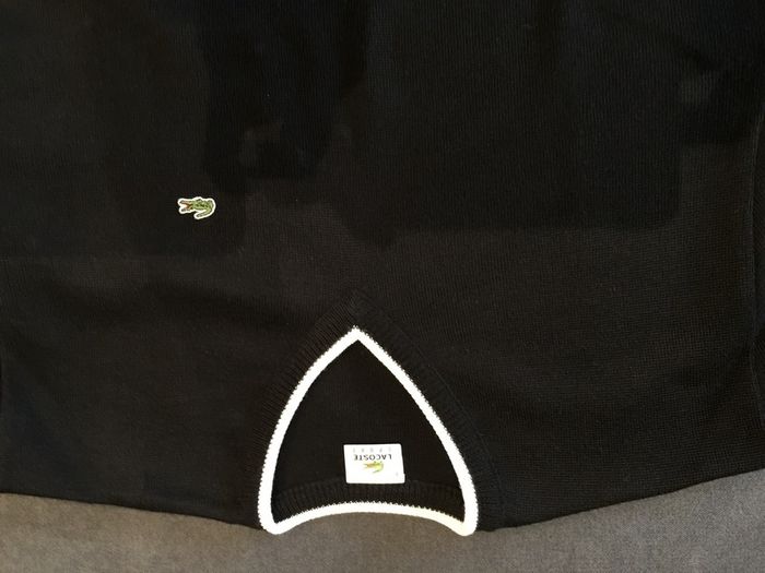 Lacoste knitwear size Large for men.