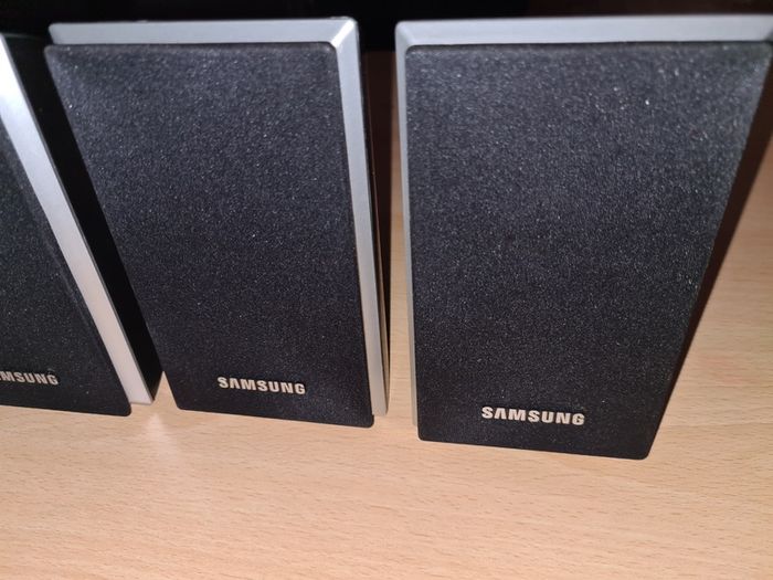 Samsung surround speakers