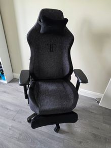 Secretlab Titan gaming chair with footrest - grey fabric